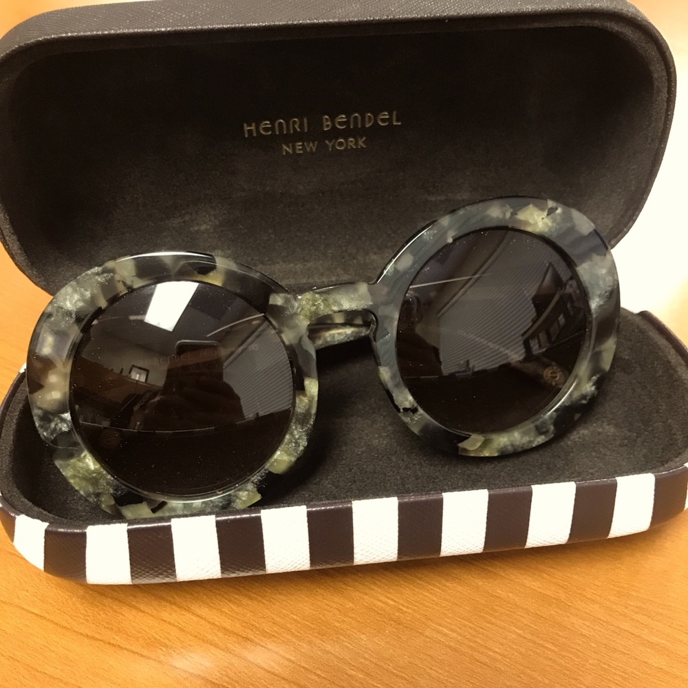 Henri Bendel sunglasses tortoise “ivy” w/ case